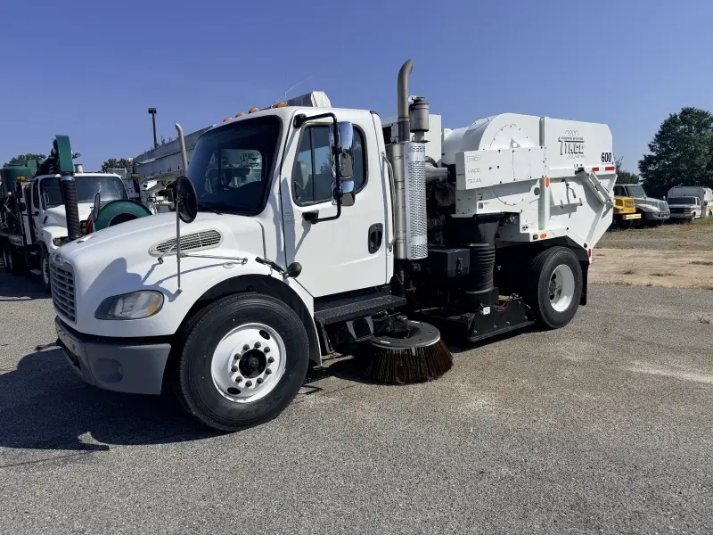 Used 2015 FREIGHTLINER BUSINESS CLASS M2 106 Reefer Trucks North Carolina US | Levan Equipment #1545581