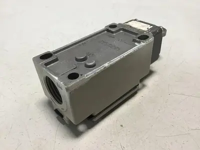 USED OMRON D4B-2171N
