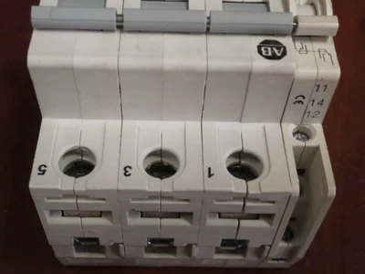 USED Allen-Bradley 1492-ASPHH3
