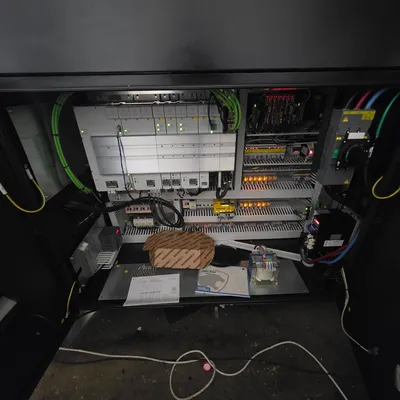 2020 DOOSAN DVF 5000 Vertical Machining Centers (5-Axis or More) | Machinery Network (16)