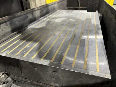 USED GALLMEYER & LIVINGSTON 45CAPACITY ......................... 12" X 24"SPINDLE CENTER TO TABLE .......... 19-1/2"