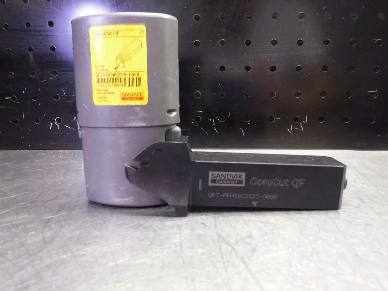 Sandvik 25mm Indexable Lathe Tool Holder QFT-RFH26C2525-065B (LOC3663B)