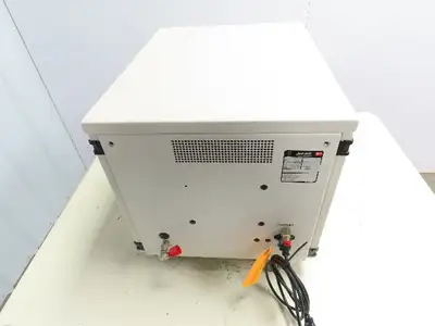 Jun-Air 600-5M Oilless Compressor Vacuum Pump 5L .67Hp 230V 120PSI Quiet Cabinet