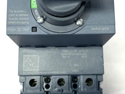 USED SIEMENS CIRCUIT BREAKER W/ 3VA9137-0FK31 OPERATOR NO HANDLE