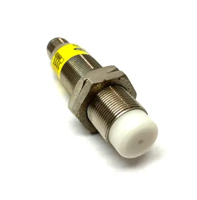 USED BANNER ENGINEERING EZ-LIGHT IN-LINE INDICATOR 18MM METAL HOUSING 3-COLOR