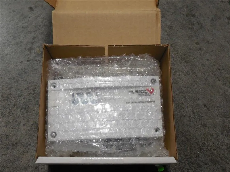 Veris Industries PW2LX04S Differential Pressure Transducer New NIB