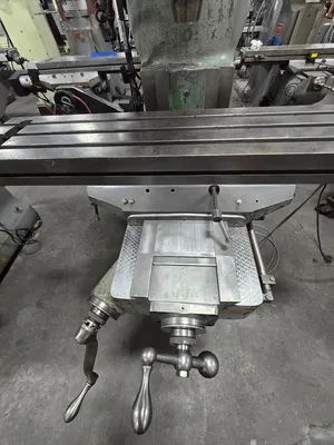 BRIDGEPORT 1.5 HP VARIABLE SPEED MILL Mills, Vertical | Machinery Central (7)