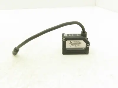 Keyence IL-030 CMOS Multi-Function Analog Laser Sensor 20 to 45 mm Range
