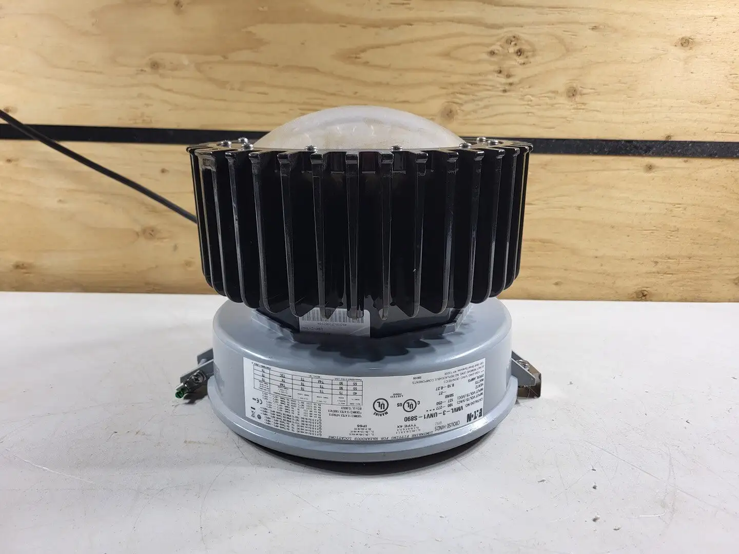 NEW CROUSE-HINDS VMVL-3-UNV1-S890