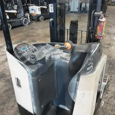 USED 2016 CROWN RR5725-45