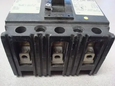 Square D FAL34015 Thermal Magnetic Circuit Breaker 480VAC Used
