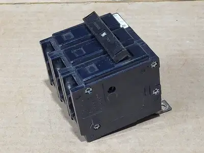 Used CUTLER-HAMMER BAB3090H Switchgears British Columbia CA | Lenmark #1438335