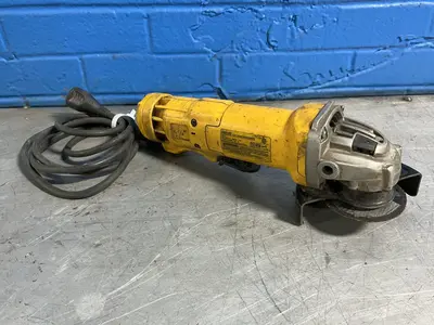 Used DEWALT DWE402 Miscellaneous MRO Ohio US | HGR 24 #1482410