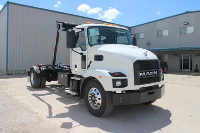 New | in-Stock 2025 MACK MD6 Hooklifts & Roll-Offs Texas US | Roll Off Truck World #1491879