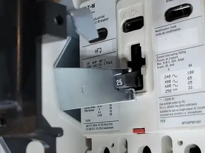 25/25A, 3 Pole, 600V Circuit Breaker HFD3025 Bucket for Freedom 2100 MCC Frame