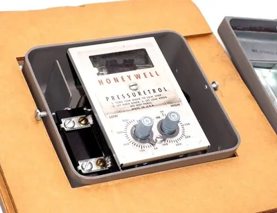 NEW HONEYWELL P428 PRESSURETROL CONTROLLER