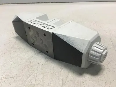 USED VICKERS DG4V-5-2C-M-U7L-H-7-40