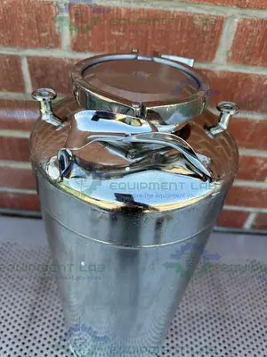 USED ALLOY PRODUCTS 15 LITER STAINLESS STEEL VESSEL 125 PSI W/ 4.5" OPENING
