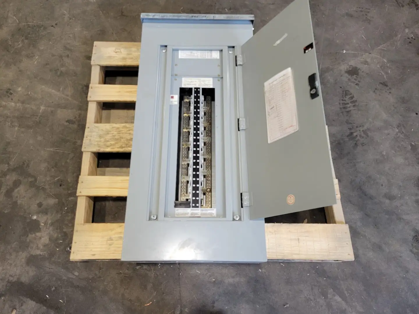 USED 2000 CUTLER-HAMMER PL1