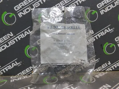 Box of 18 Allen Bradley 800T-N34 Clear Pin Type Bulbs 6.3V Series A New