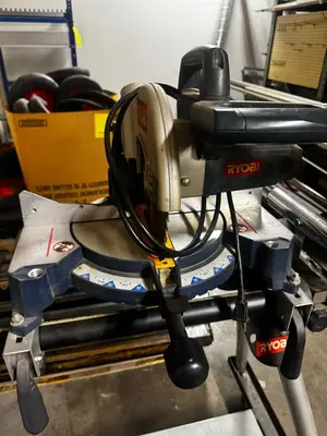 Used _UNKNOWN_ _UNKNOWN_ Double Miter Saws Ohio US | Myron Bowling Auctioneers Inc #1504268