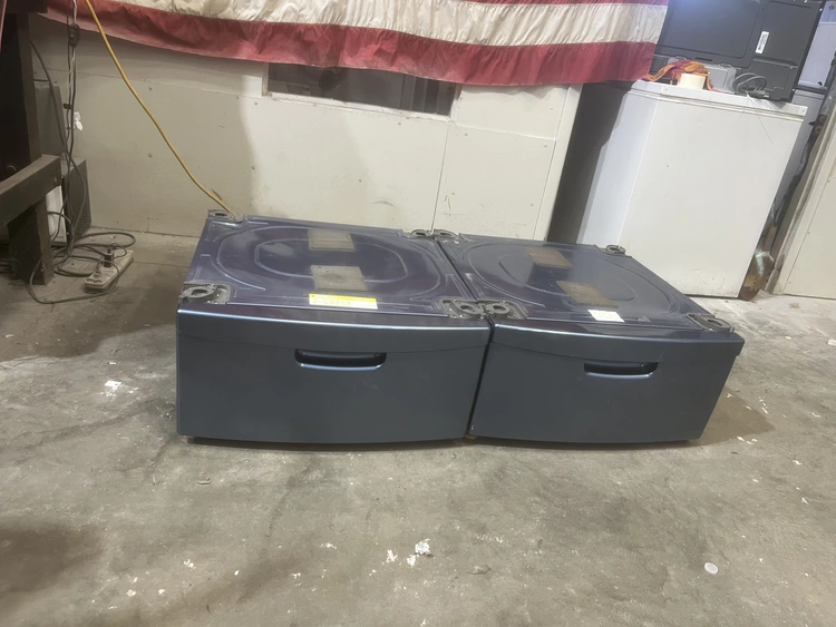 Used SAMSUNG PEDESTAL  SET Residential Appliances Michigan US | Miedema Asset Management Group #1183464