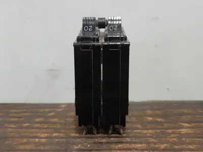Used SQUARE D QO220 Switchgears British Columbia CA | Lenmark #242279