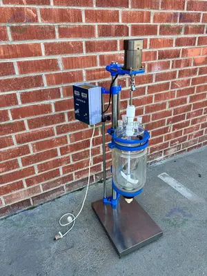 USED CHINA 5 LITER JACKETED GLASS REACTOR W/ CHINA OVERHEAD STIRRER