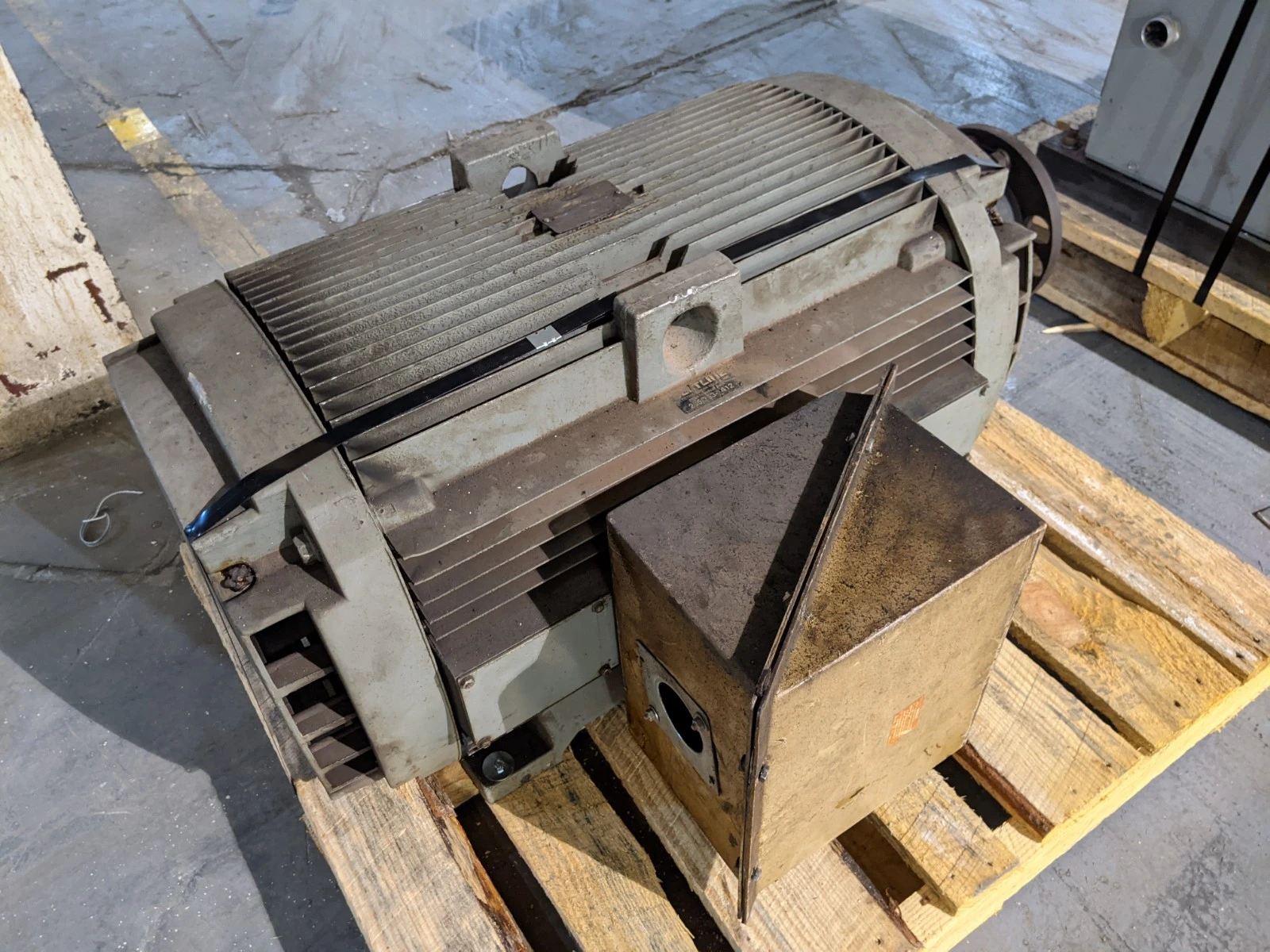 GE 5KS449AL243 300HP; 1790RPM; 460V; Frame: 449T