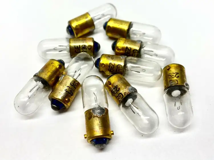New | in-Stock SYLVANIA Miniature Bayonet Light Bulb Lamps Michigan US | Maverick Industrial Sales #1398293
