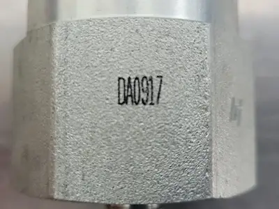 Hydraulic Adapter F-16 JIC X M-04 JIC 1" x 1/4" (Bag of 5)