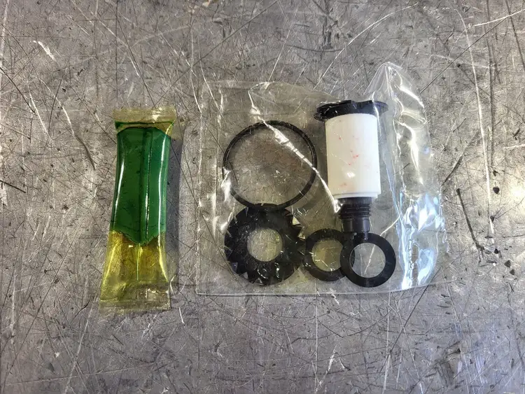 New | in-Stock PARKER TP2201-PE Parts (Hydraulics and Pneumatics) British Columbia CA | Lenmark #271284
