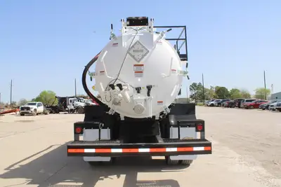 New | in-Stock 2027 PETERBILT 548 Vacuum Truck Texas US | Roll Off Truck World #1492027