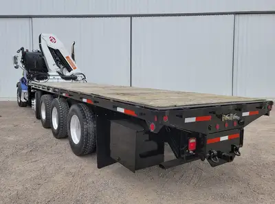 Sterling LT9500 Truck with Autogru PM 32026LC Crane