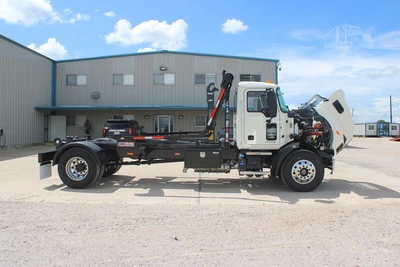 New | in-Stock 2025 MACK MD6 Hooklifts & Roll-Offs Texas US | Roll Off Truck World #1491879