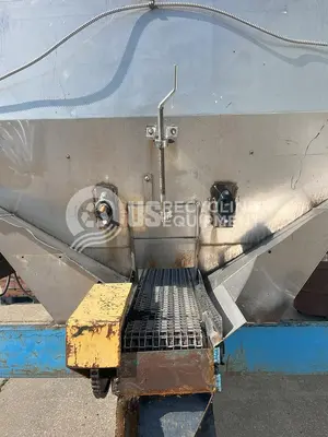 Unknown Manufacturer: Used 10' x 8' Spreader Body Hopper