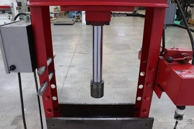 USED DAYTON 3Z916A