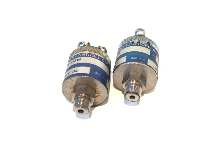 Used WHITMAN CONTROLS _UNKNOWN_ Pressure Switches | SB Industrial Supply #814825