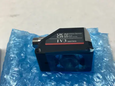 USED KEYENCE COMPACT SENSOR HEAD STANDARD MODEL MONOCHROME AF TYPE