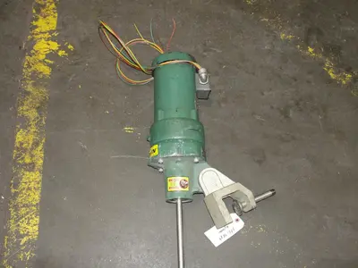 USED LIGHTNIN FV5P33