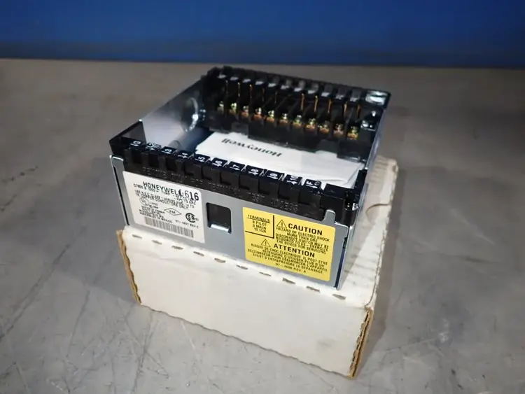 Used HONEYWELL Q7800 B 1003 Terminal Blocks Ohio US | HGR 24 #755023