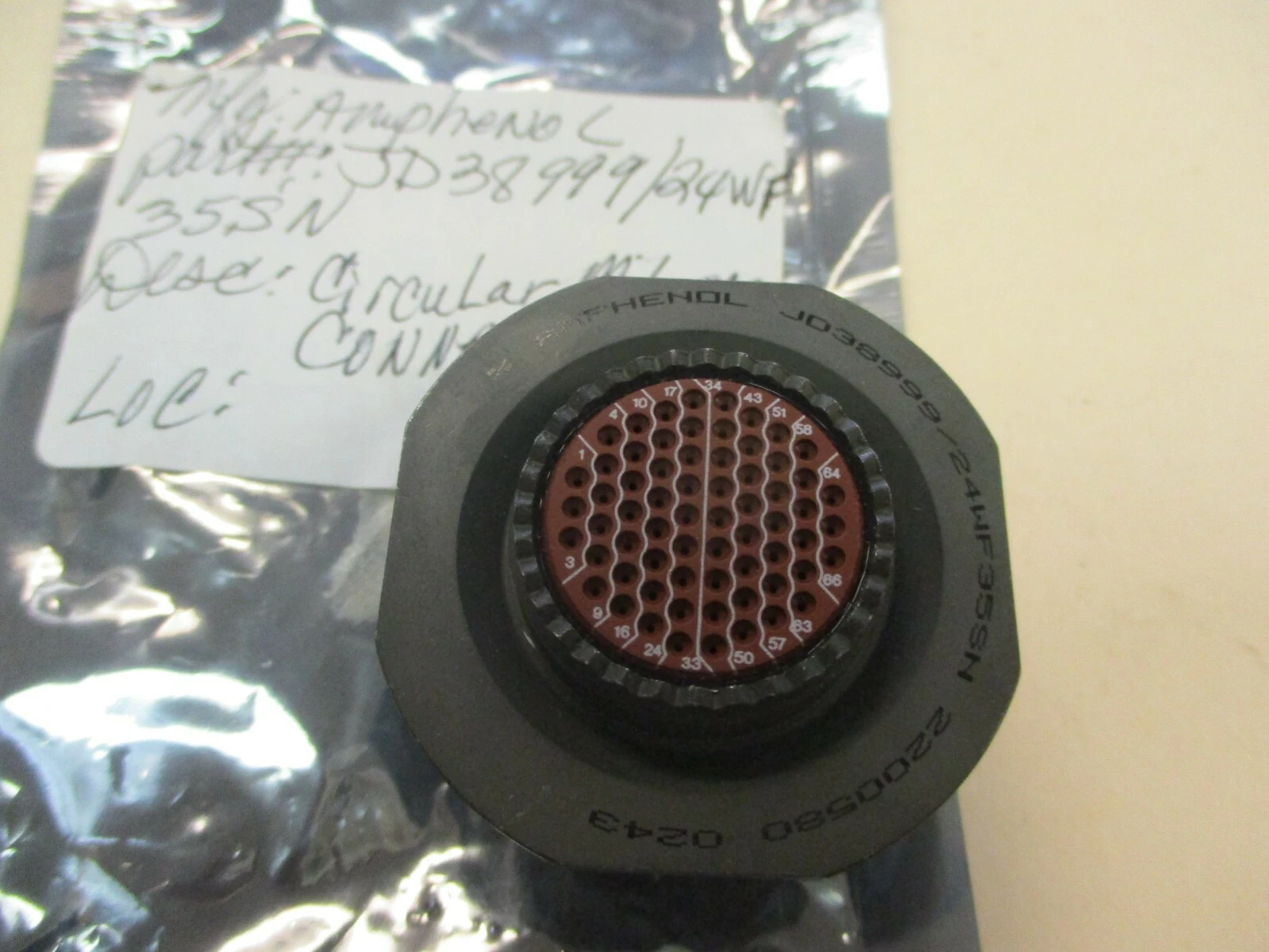 NEW Amphenol JD38999/24WF35SN