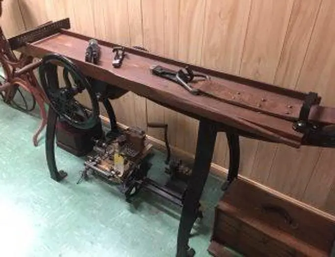 2786-385 Antique Wire Single Draw Bench Circa 1890