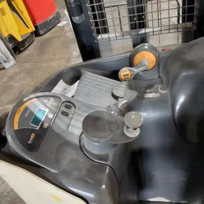 USED 2018 CROWN RR5725-45