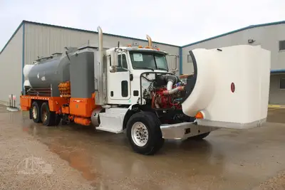 Used 2014 PETERBILT 367 Tanker trucks Texas US | Roll Off Truck World #1491934
