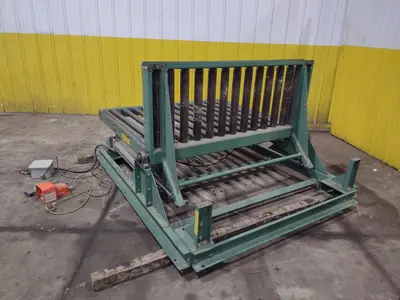 60" x 48" ROACH PNEUMATIC LIFT & TILT UPENDER / TABLE WITH ROLLER CONVEYOR : YOBRO #24710
