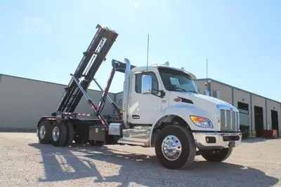 New | in-Stock 2027 PETERBILT 548 Rolloff Trucks Texas US | Roll Off Truck World #1492014