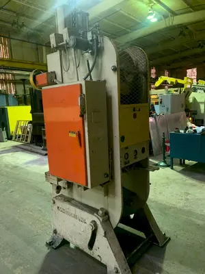 USED AMADA CLEARING 40069