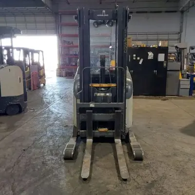 USED 2016 CROWN RR5725-45