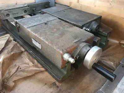 USED ZM PNEUMATIC VICES